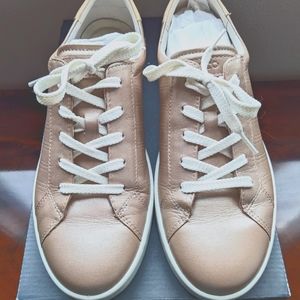 Ecco Women's Leisure Sport Tie Sneakers in Champagne Metallic/Powder